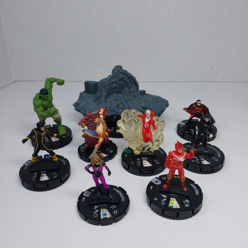 Wizkids Marvel and DC Comics 2011/2012 Mixed Lot of 9 Heroclix Miniatures Toys